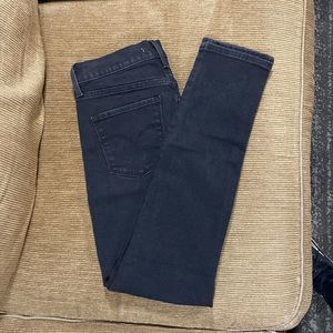 Levi’s women pants is in excellent condition size 27 stretch